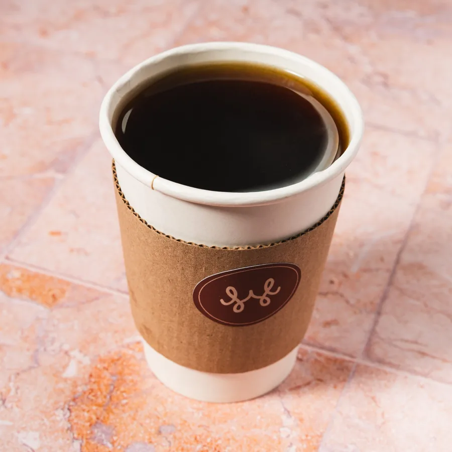 Café americano en vaso para llevar